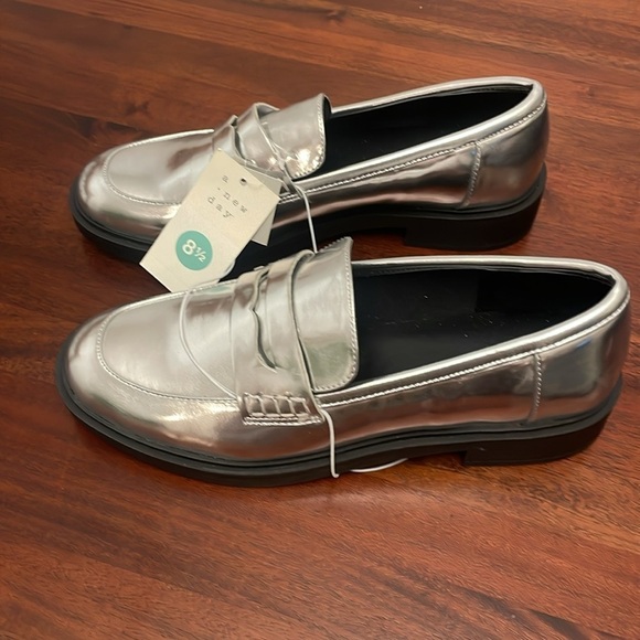 A New Day Jordan Loafer Flats Memory Foam Insole Silver Women's new size 8.5 - Picture 4 of 10